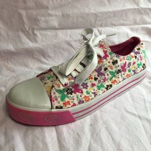 Place canvas butterfly sneakers